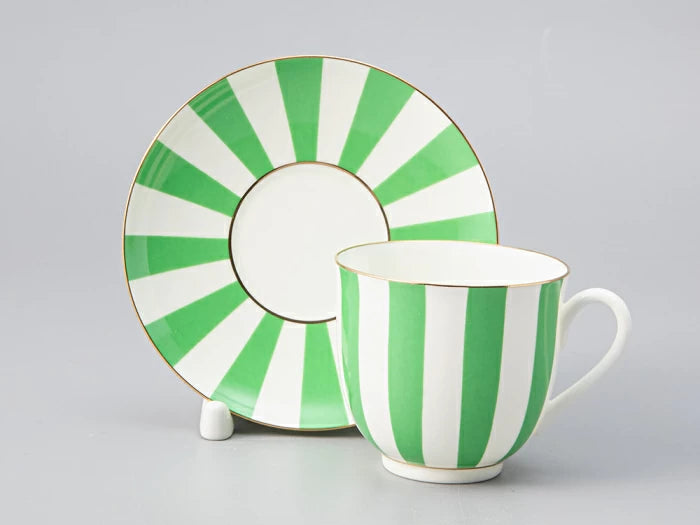 Kahve fincanı ve tabak 180 ml vadi zambağı şekli 2 resim Evet ve hayır (katmanlama ile açık yeşil)