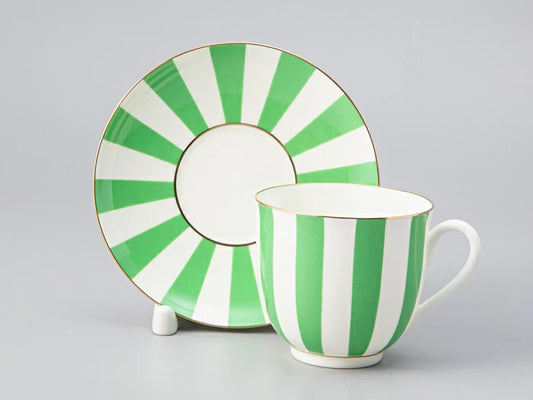 Kahve fincanı ve tabak 180 ml vadi zambağı şekli 2 resim Evet ve hayır (katmanlama ile açık yeşil)