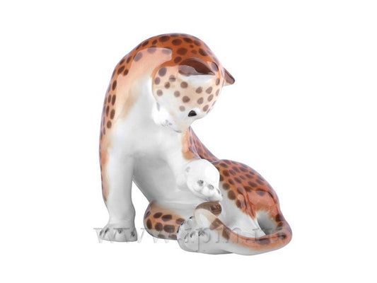 Leopar Heykeli