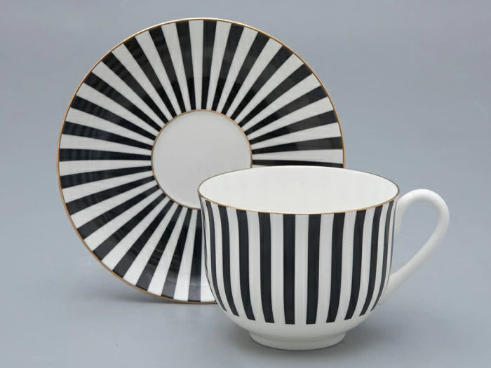 Fincan ve tabak çayı formu Vadideki Zambak çizimi Evet ve hayır Siyah