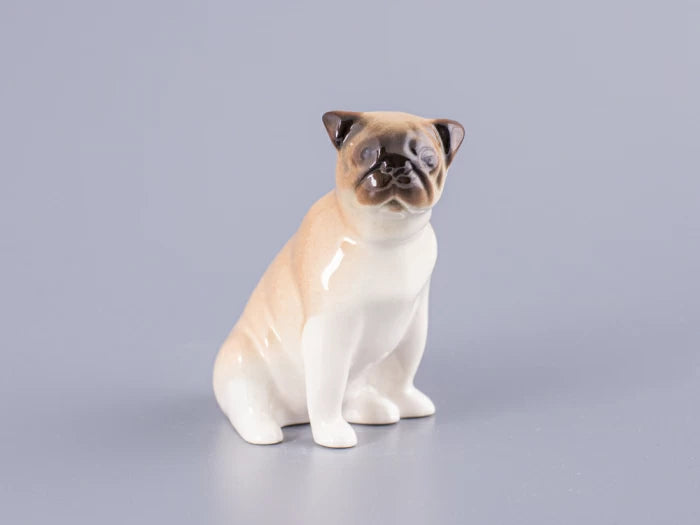 Heykel Pug Oturan Niki