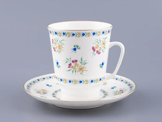 Fincan ve tabak kahve kalıbı Mayıs ayı katmanlama sanatıyla Mavi çan çizimi